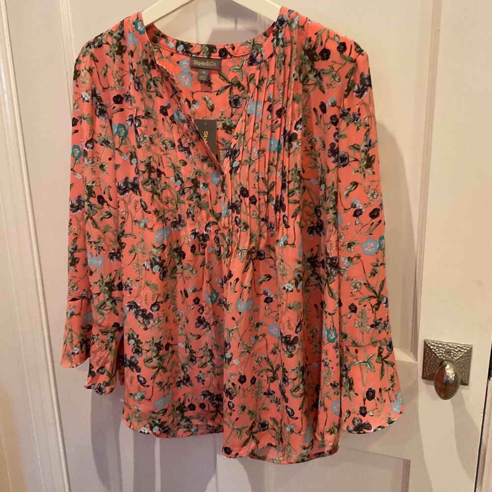 Style & Company floral blouse with pleat and ruffle detail, XL